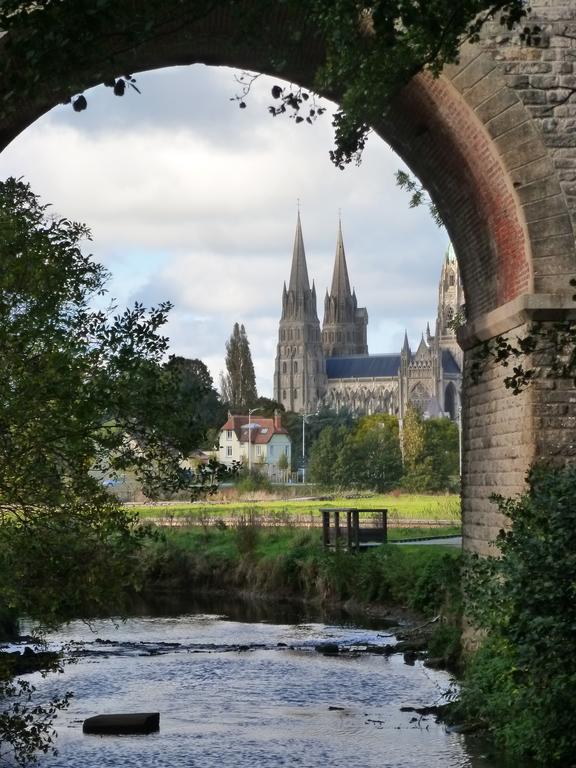 Le Petit Matin Panzió Bayeux Kültér fotó